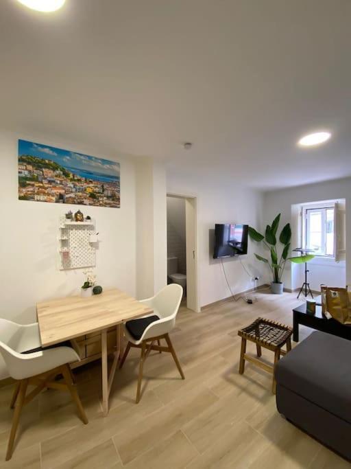Artistic Digital Getaway - Patio & Great Location! Apartment Lisbon Bagian luar foto