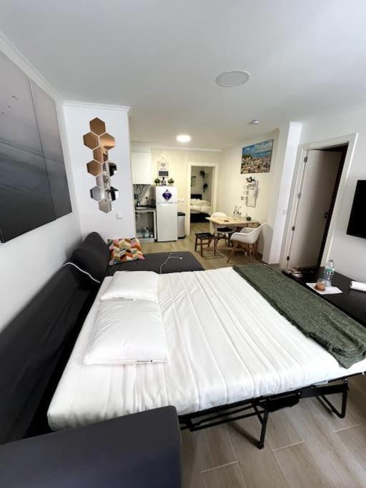 Artistic Digital Getaway - Patio & Great Location! Apartment Lisbon Bagian luar foto