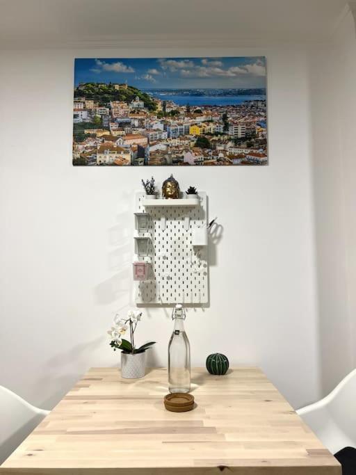 Artistic Digital Getaway - Patio & Great Location! Apartment Lisbon Bagian luar foto