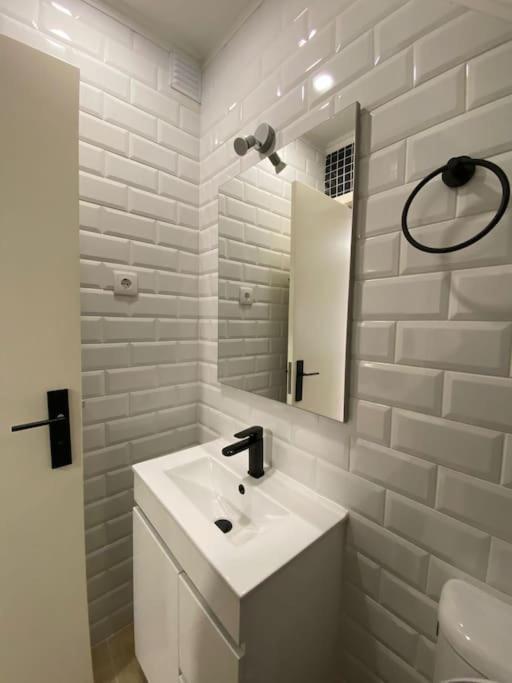 Artistic Digital Getaway - Patio & Great Location! Apartment Lisbon Bagian luar foto