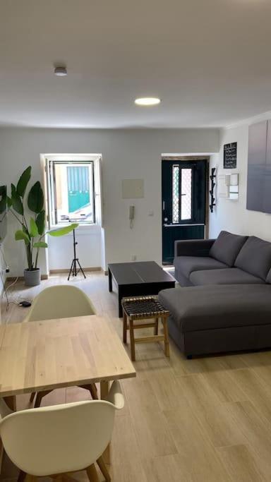 Artistic Digital Getaway - Patio & Great Location! Apartment Lisbon Bagian luar foto